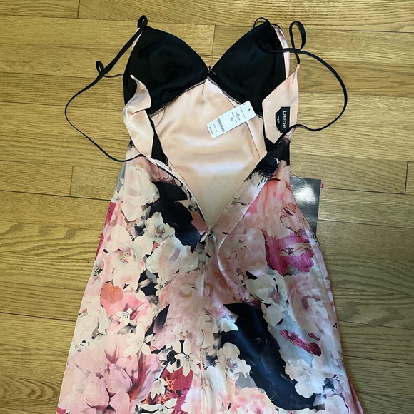 NWT- BEBE Pink Floral Satin w/ Lace Trim & Side Slit Maxi Dress / Sz 00 - Picture 9 of 13